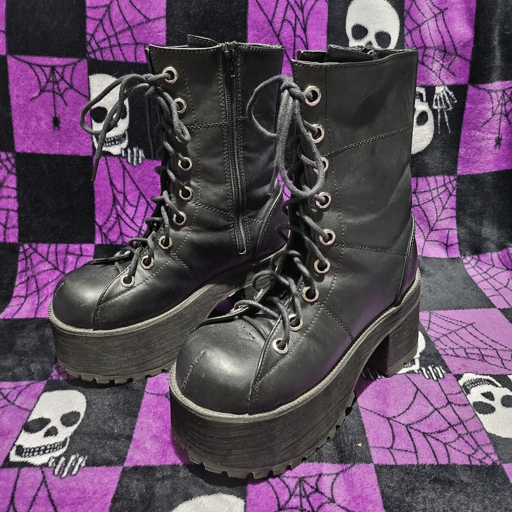 🕸 SOLD // Demonia Ranger 301 🕸